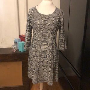 🆑FINAL PRICE‼️ Grey patterned 3/4 length sleeve sweater dress